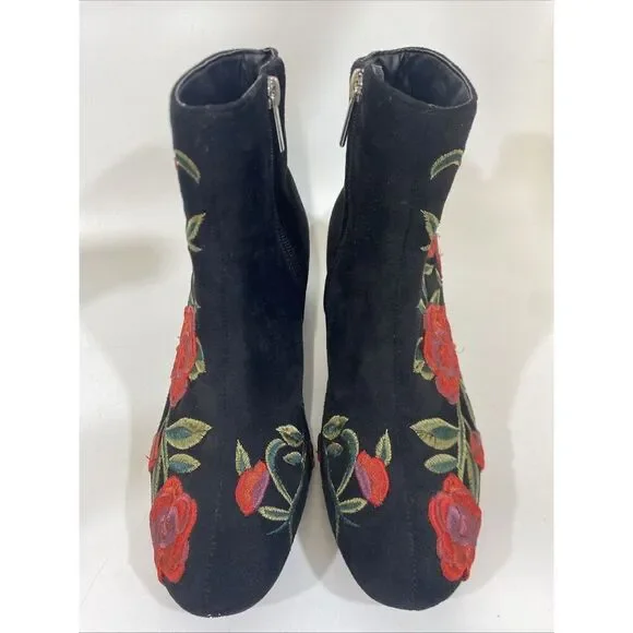 Comfortview Women's Sidney Bootie Embroidered Red Roses Black Velour Sz 7.5 Wide - Picture 4 of 14